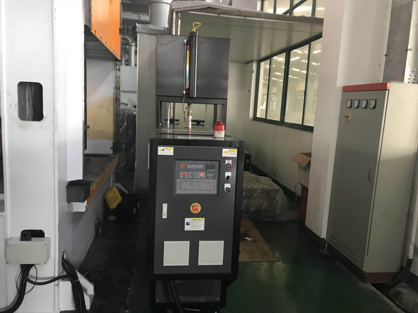 液壓機(jī)專用導(dǎo)熱油爐 液壓機(jī)專用導(dǎo)熱油爐